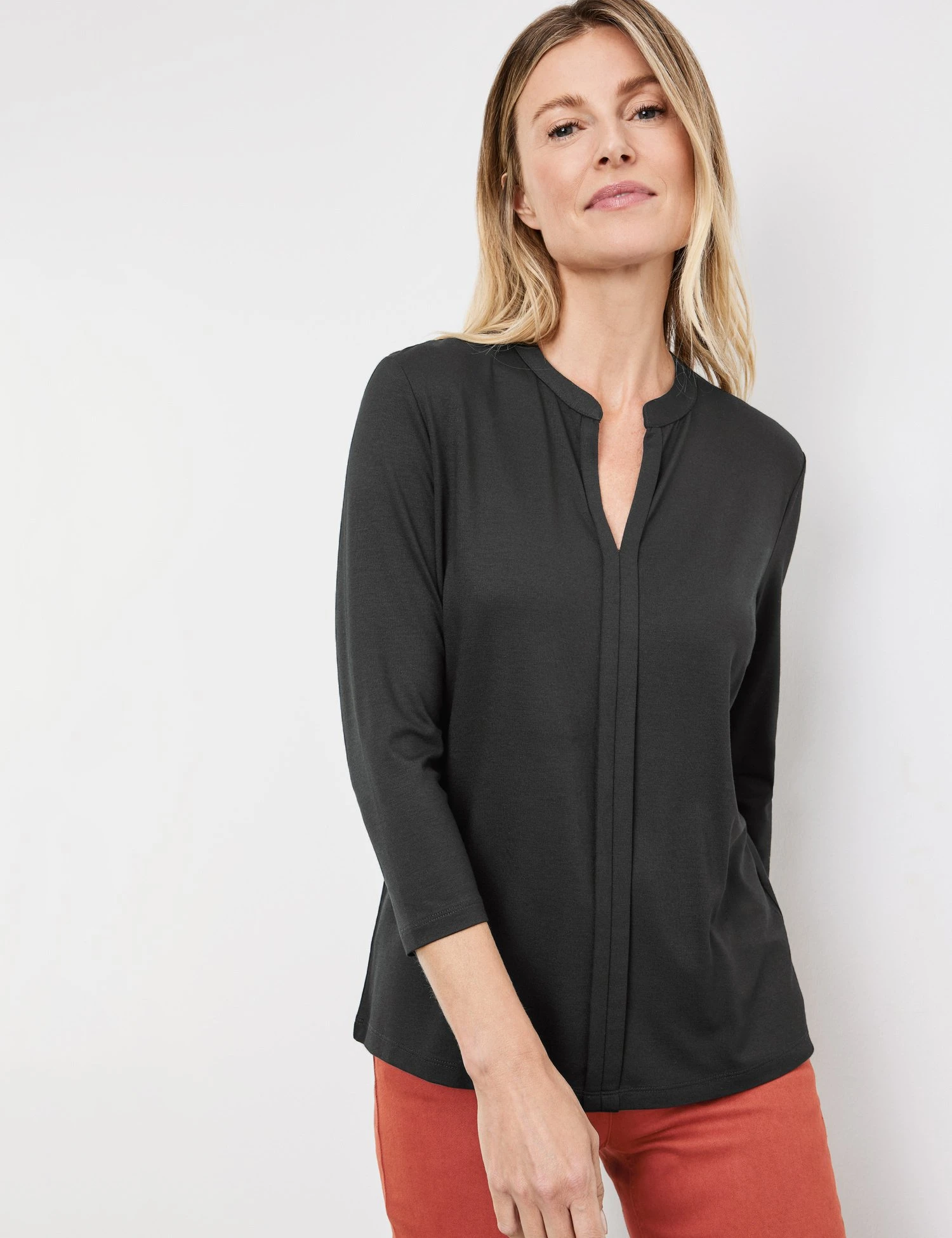 Gerry Weber Schlichtes Blusenshirt Mit Einfach Gelegten Falten 7 Gerry Weber Schlichtes Blusenshirt Mit Einfach Gelegten Falten – Bild 5