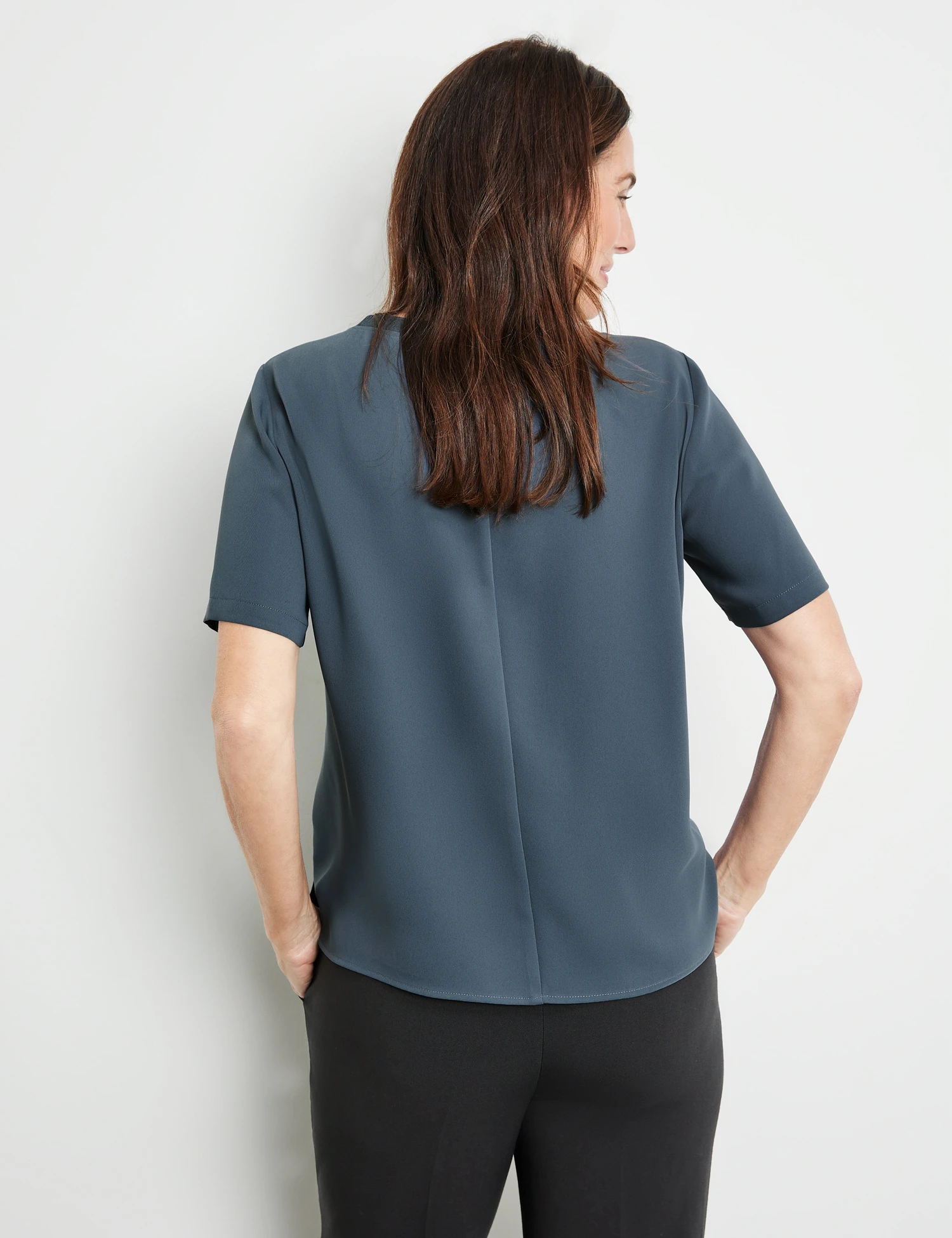 Gerry Weber Schlichtes Blusenshirt Mit Seitlichen Schlitzen 7 Gerry Weber Schlichtes Blusenshirt Mit Seitlichen Schlitzen – Bild 5