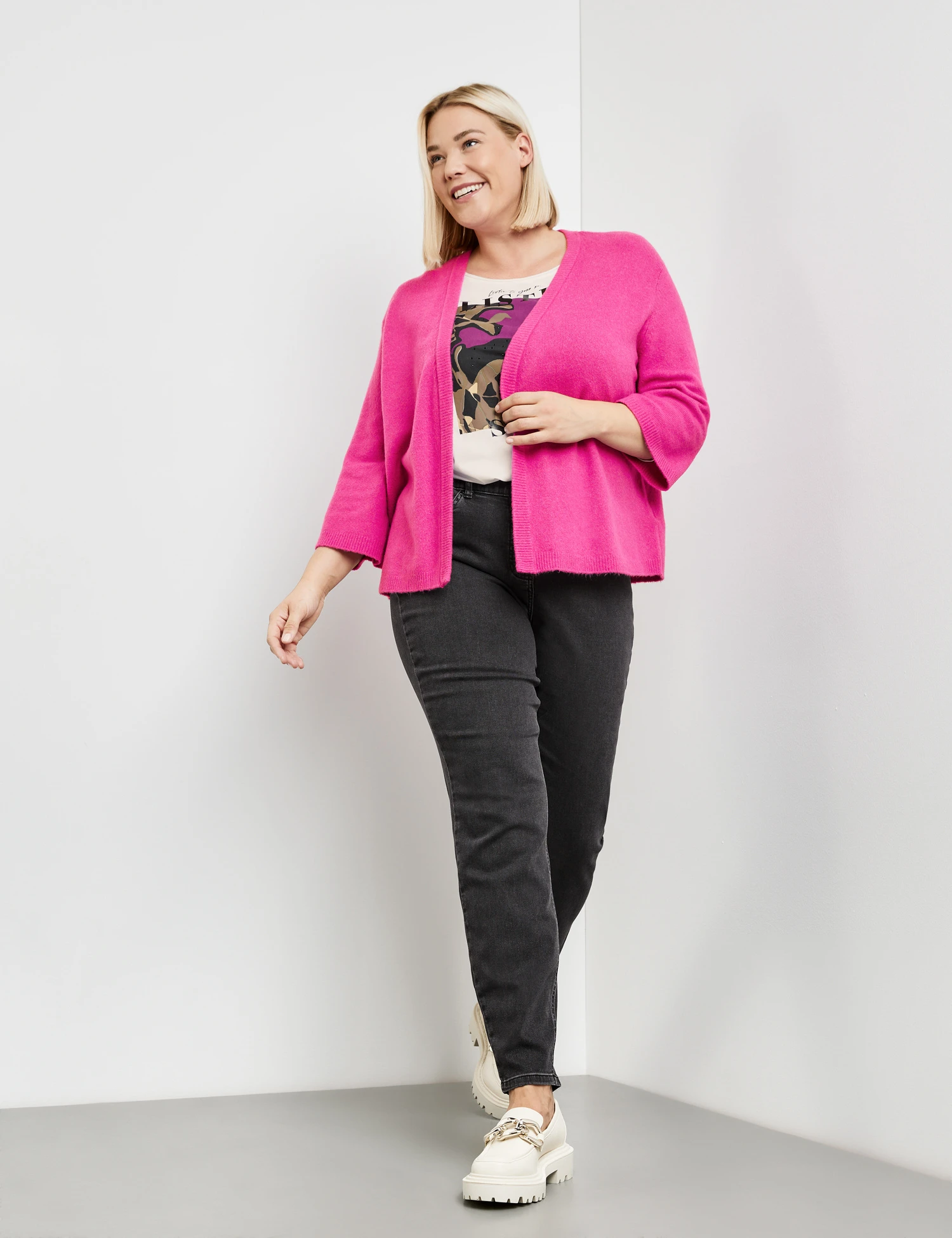 Strickjacke Mit 3/4 Arm 7 Strickjacke Mit 3/4 Arm – Bild 5