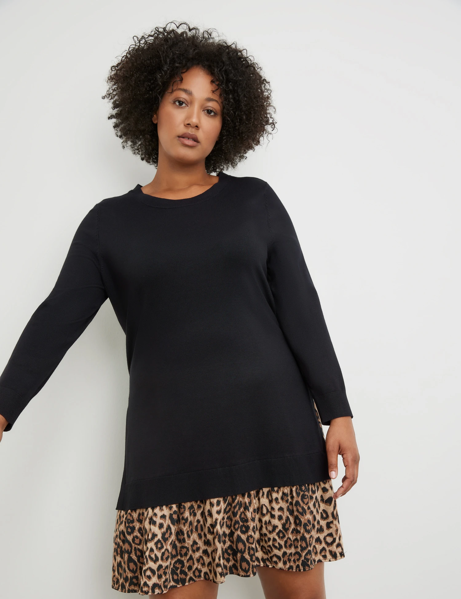 Strickkleid Mit Leomuster-Saum 3 Strickkleid Mit Leomuster-Saum