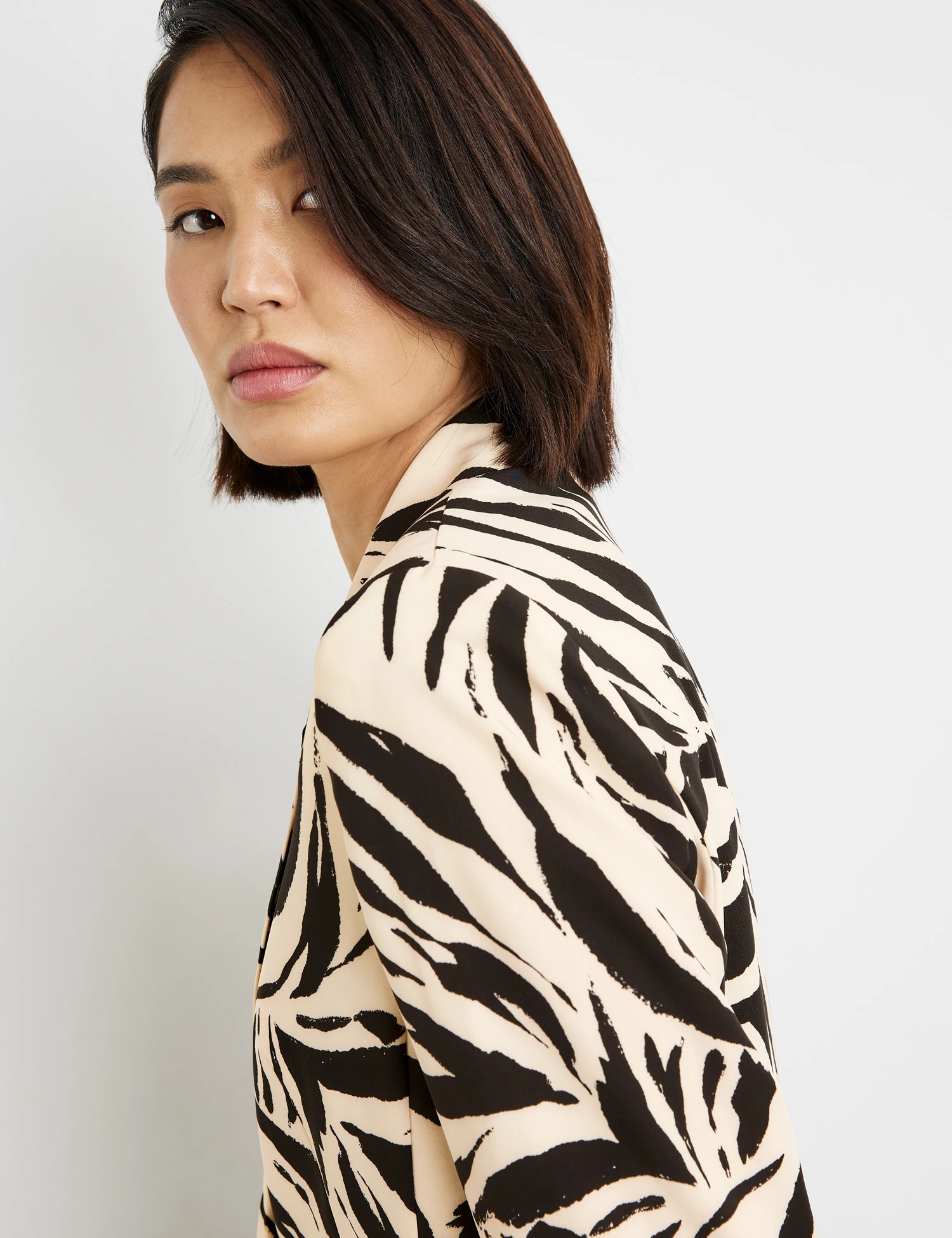 Taifun Taillierter Blazer Mit Print 6 Taifun Taillierter Blazer Mit Print – Bild 4