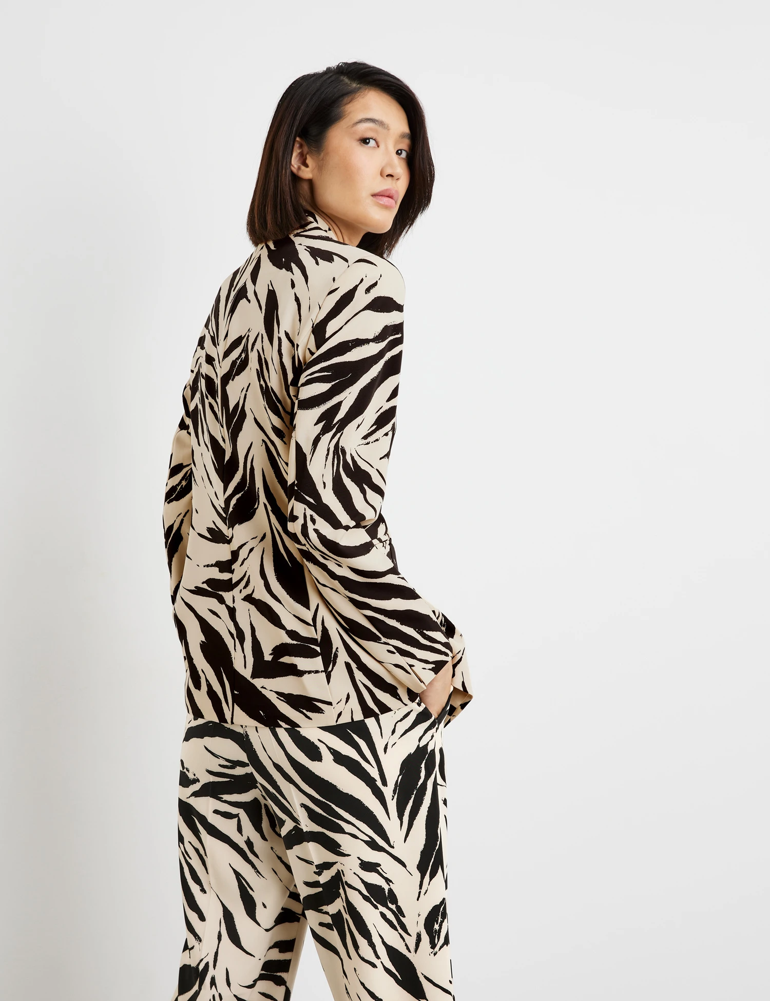 Taifun Taillierter Blazer Mit Print 8 Taifun Taillierter Blazer Mit Print – Bild 6