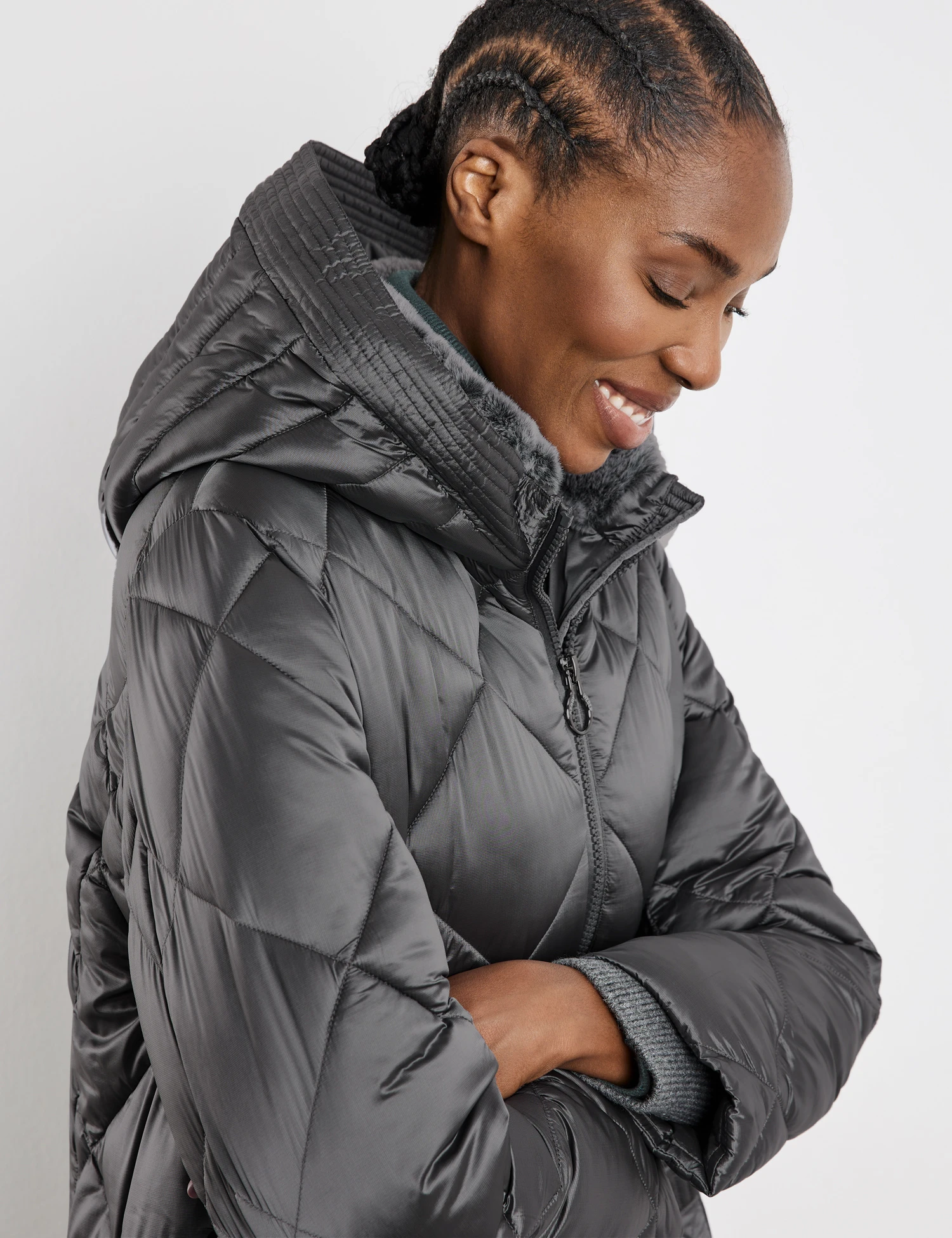 Gerry Weber Wattierter Mantel Mit Großer Kapuze Und Fake Fur 6 Gerry Weber Wattierter Mantel Mit Großer Kapuze Und Fake Fur – Bild 4